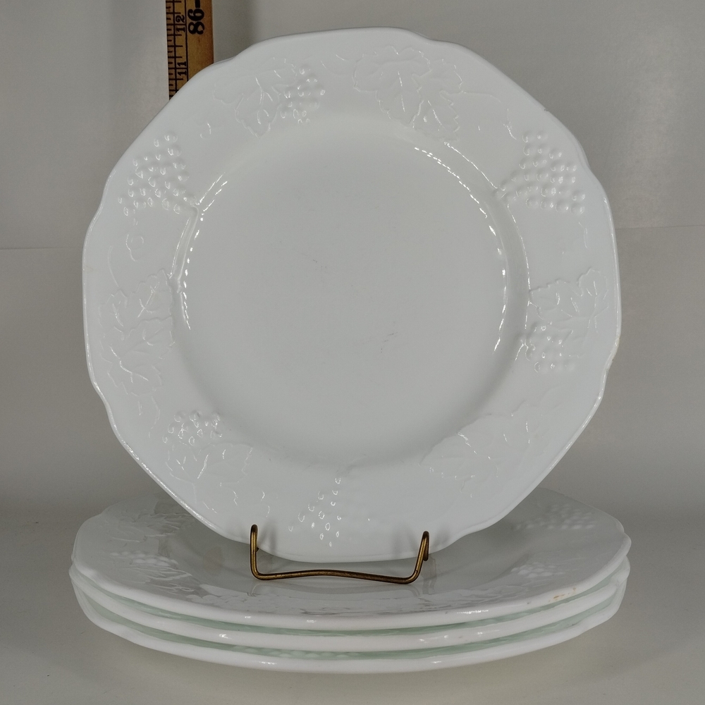 Colony Harvest Milk Glass Dinner Plates  9.75" Diameter Set Of 4 Vintage 1966
